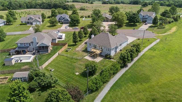 17603 157th Street, Basehor, KS 66007