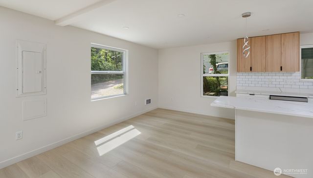 7605 NE Hidden Cove Rd, Bainbridge Island, WA 98110