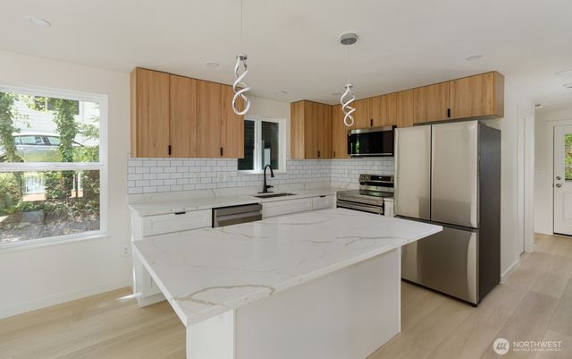 7605 NE Hidden Cove Rd, Bainbridge Island, WA 98110