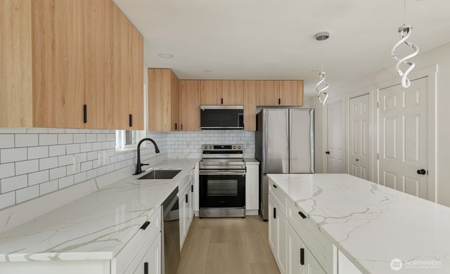 7605 NE Hidden Cove Rd, Bainbridge Island, WA 98110