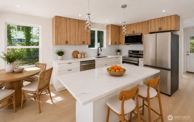7605 NE Hidden Cove Rd, Bainbridge Island, WA 98110