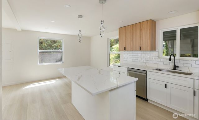 7605 NE Hidden Cove Rd, Bainbridge Island, WA 98110