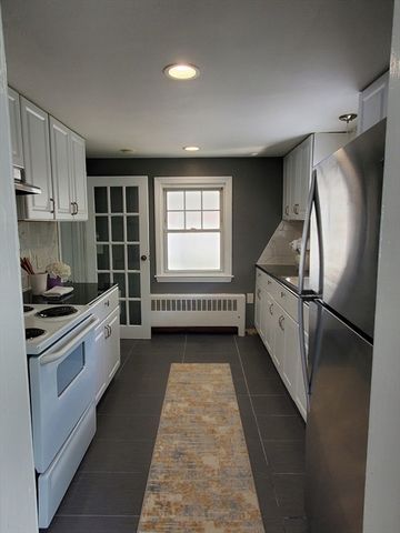 725 Bay St, Springfield, MA 01109