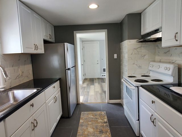725 Bay St, Springfield, MA 01109