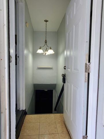 725 Bay St, Springfield, MA 01109