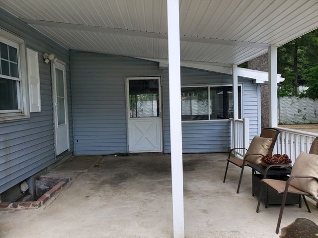 725 Bay St, Springfield, MA 01109