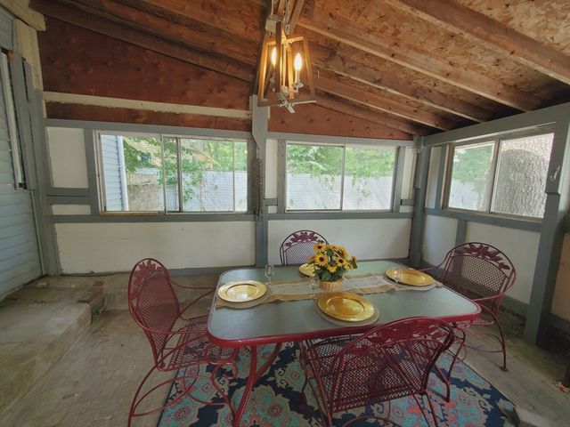 725 Bay St, Springfield, MA 01109