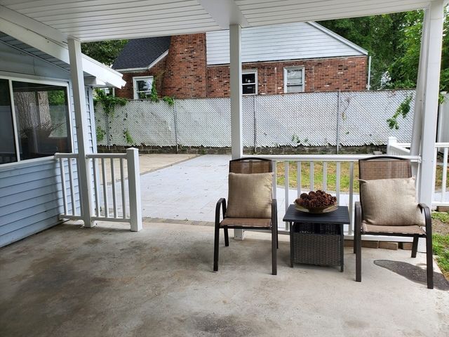 725 Bay St, Springfield, MA 01109