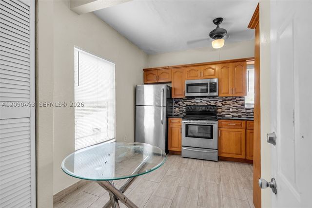 285 NW 44th St 4, Miami, FL 33127