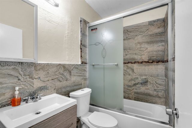 285 NW 44th St 4, Miami, FL 33127