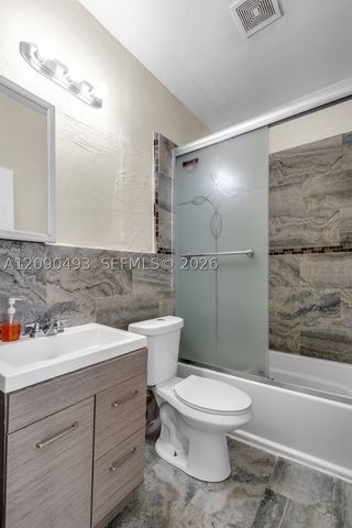 285 NW 44th St 4, Miami, FL 33127
