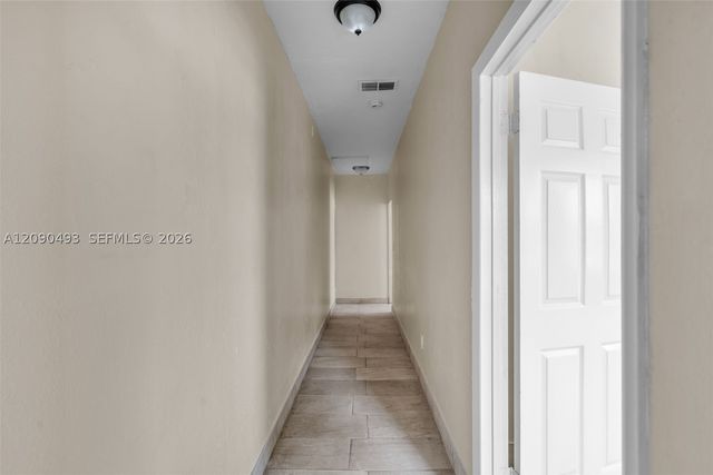 285 NW 44th St 4, Miami, FL 33127