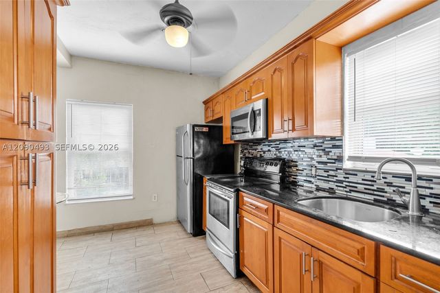 285 NW 44th St 4, Miami, FL 33127