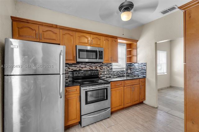 285 NW 44th St 4, Miami, FL 33127