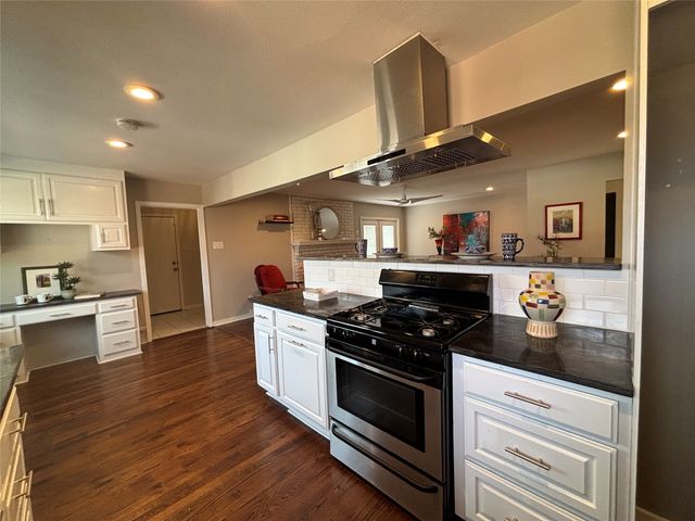 5834 Clendenin Avenue, Dallas, TX 75228