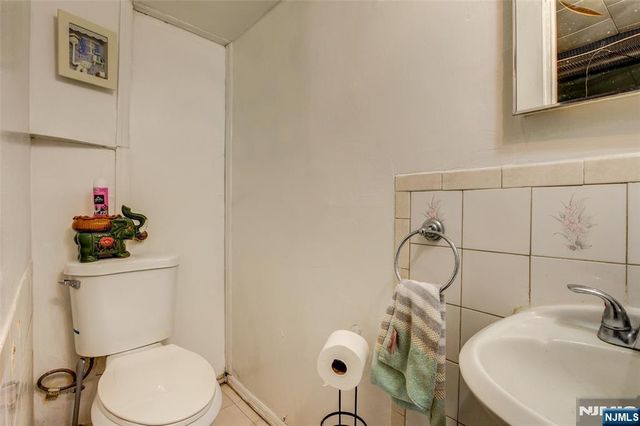 284 West End Avenue, Newark, NJ 07106