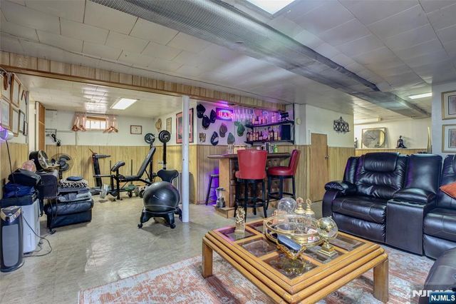 284 West End Avenue, Newark, NJ 07106