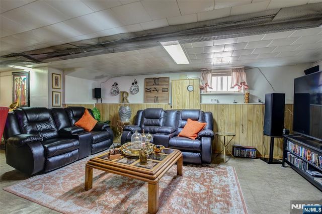 284 West End Avenue, Newark, NJ 07106