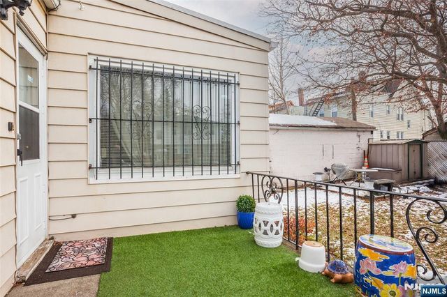 284 West End Avenue, Newark, NJ 07106