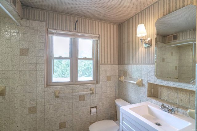 2001 E Jefferson Boulevard, South Bend, IN 46617