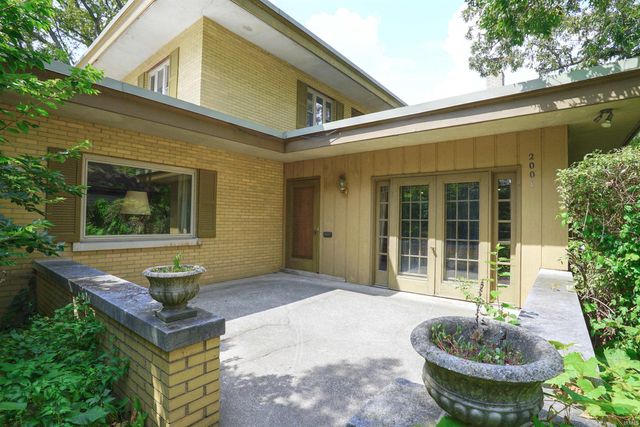 2001 E Jefferson Boulevard, South Bend, IN 46617