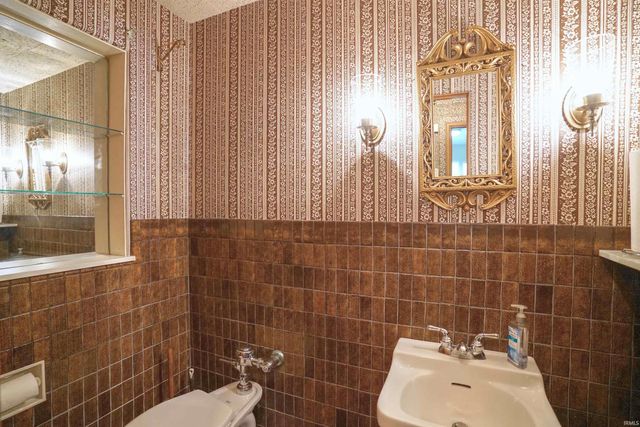 2001 E Jefferson Boulevard, South Bend, IN 46617