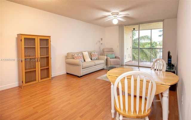 8363 Lake Drive 504, Doral, FL 33166