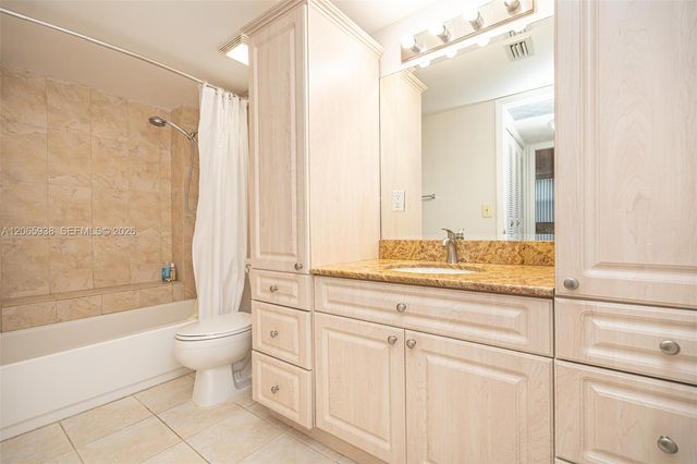 8363 Lake Drive 504, Doral, FL 33166