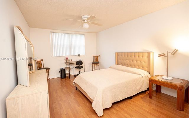 8363 Lake Drive 504, Doral, FL 33166