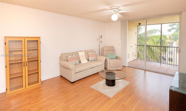 8363 Lake Drive 504, Doral, FL 33166