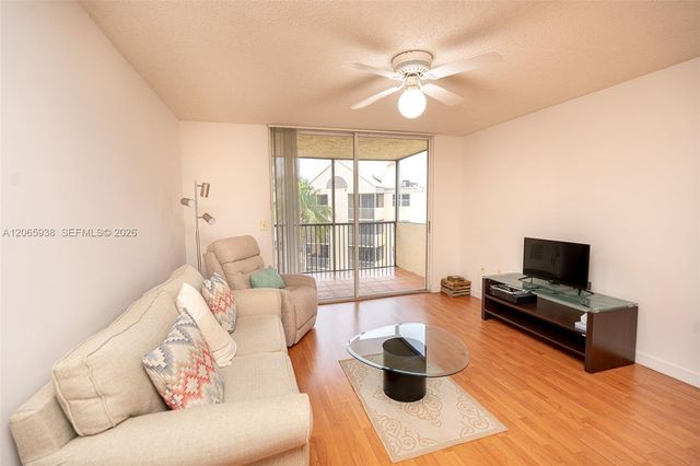 8363 Lake Drive 504, Doral, FL 33166