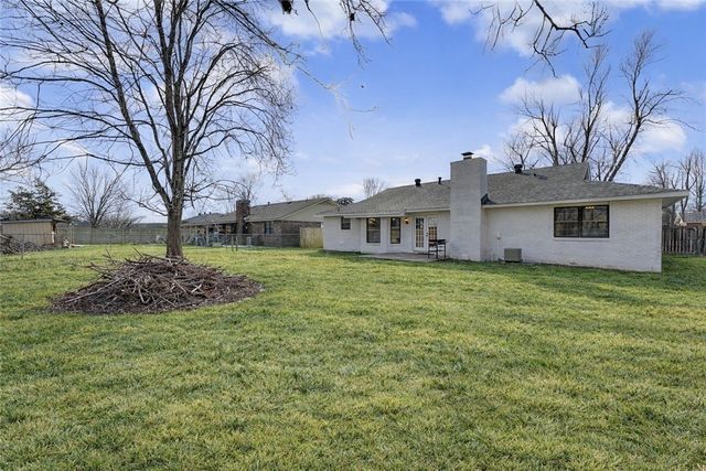 1101 Karena Street, Springdale, AR 72762