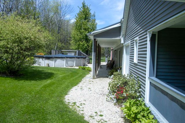 1230 LEE Road, Waterford, PA 16441