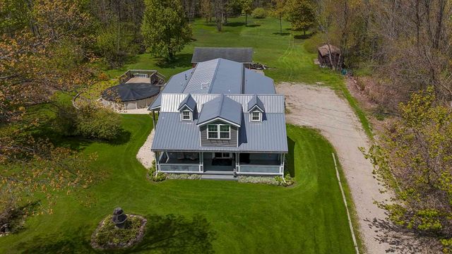 1230 LEE Road, Waterford, PA 16441