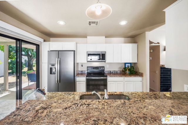 2117 Sunshine Way, Palm Springs, CA 92264