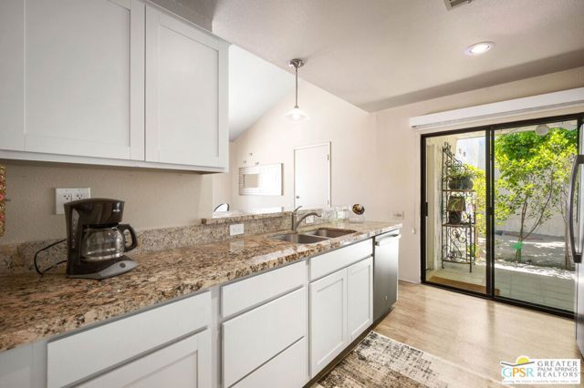 2117 Sunshine Way, Palm Springs, CA 92264