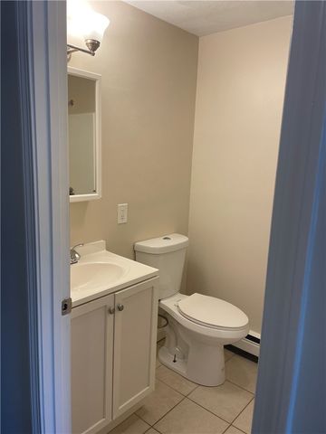 22 Wall Street 24B, Bristol, RI 02809