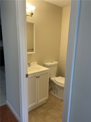 22 Wall Street 24B, Bristol, RI 02809