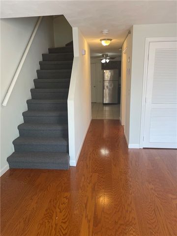 22 Wall Street 24B, Bristol, RI 02809