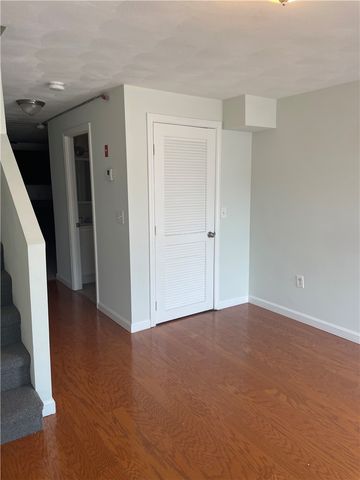 22 Wall Street 24B, Bristol, RI 02809