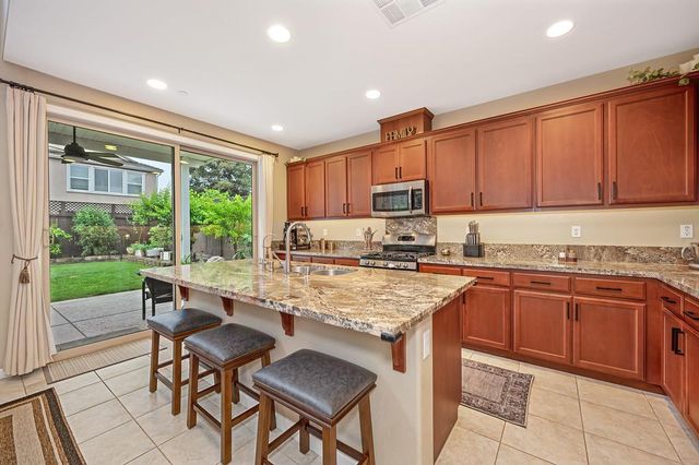 2213 Campolina Way, Oakdale, CA 95361