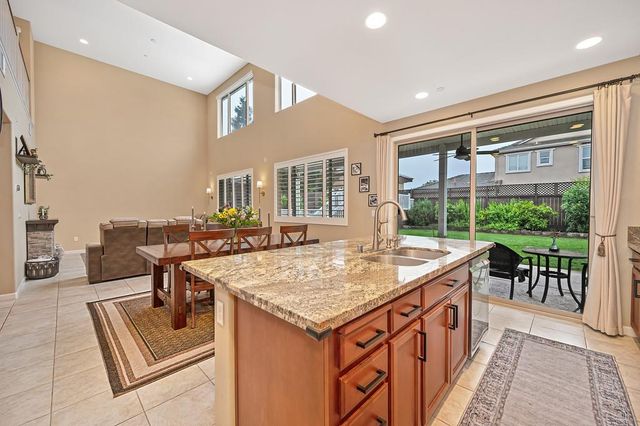 2213 Campolina Way, Oakdale, CA 95361