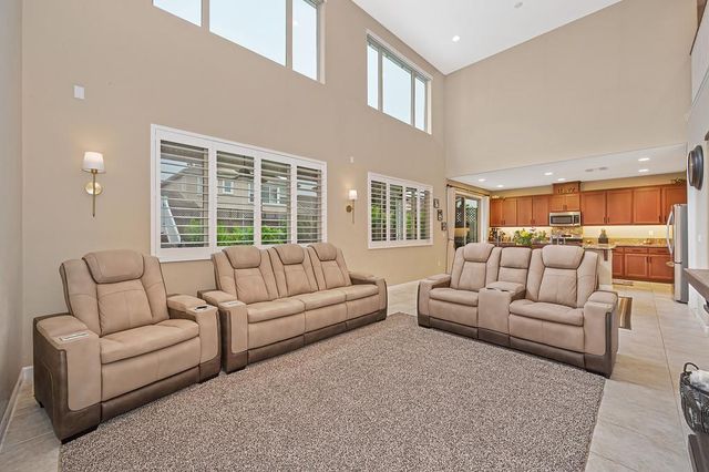 2213 Campolina Way, Oakdale, CA 95361