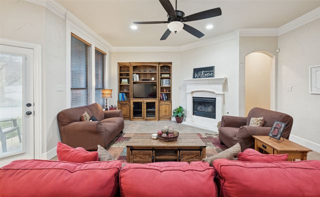 2221 Farrington Lane, Hurst, TX 76054