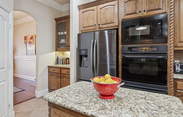 2221 Farrington Lane, Hurst, TX 76054