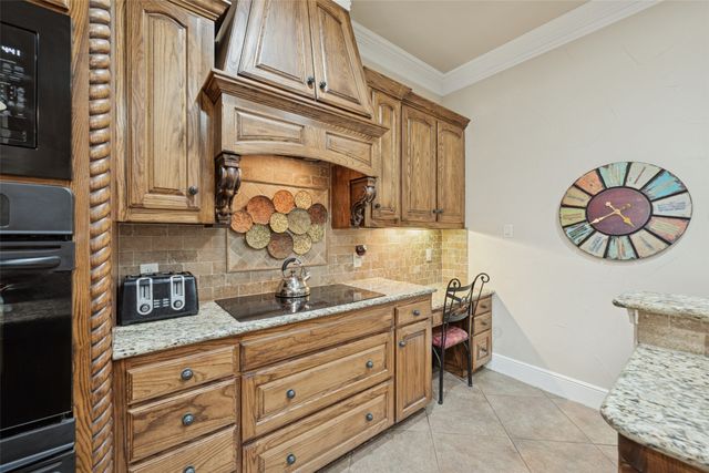 2221 Farrington Lane, Hurst, TX 76054