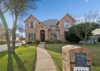 2221 Farrington Lane, Hurst, TX 76054