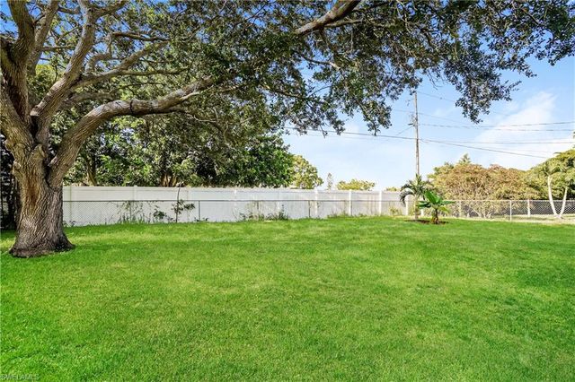 160 SE 27th TER, Cape Coral, FL 33904