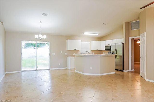 160 SE 27th TER, Cape Coral, FL 33904