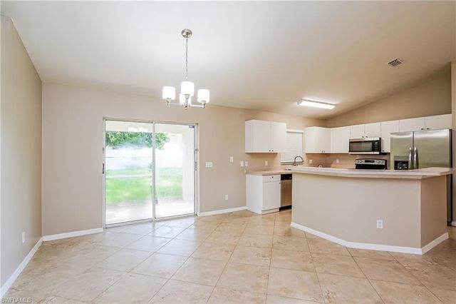 160 SE 27th TER, Cape Coral, FL 33904